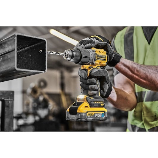 DeWALT DCD805H2T-QW akkuporakone 18V XR 2 x POWERSTACK 5 Ah  + laturi + laukku